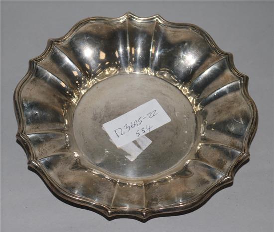 A William IV silver bowl/dish, with wavy rim, Robinson, Edkins & Aston, Birmingham, 1837, 6.5 oz.